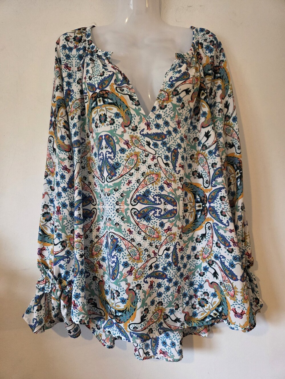 Belle + Sky V-Neck Boho Peacock & Paisley Mosaic Print Top PTP 25"